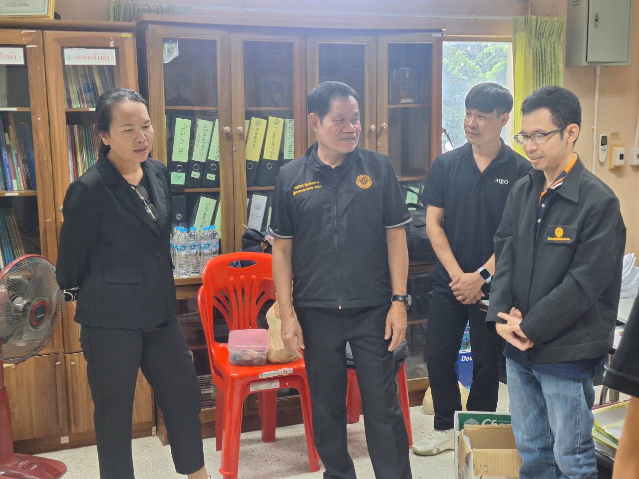 title - ผู้ตรวจราชการ ส.ป.ก. ลงพื้นที่จังหวัดมหาสารคาม ประชุมติดตามความก้าวหน้าผลการดำเนินงาน พร้อมตรวจเยี่ยมให้กำลังใจกลุ่มวิสาหกิจชุมชนผู้ปลูกสมุนไพร และกลุ่มวิสาหกิจชุมชนแปรรูปผลผลิตทางการเกษตร